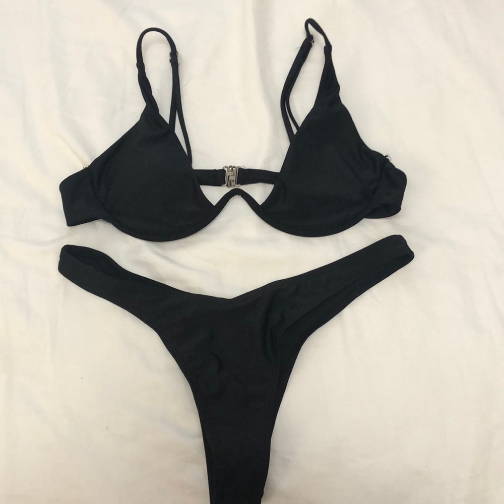 Black low cut underwire bikini